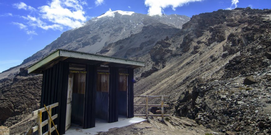 Toilet at the Barufu base camp