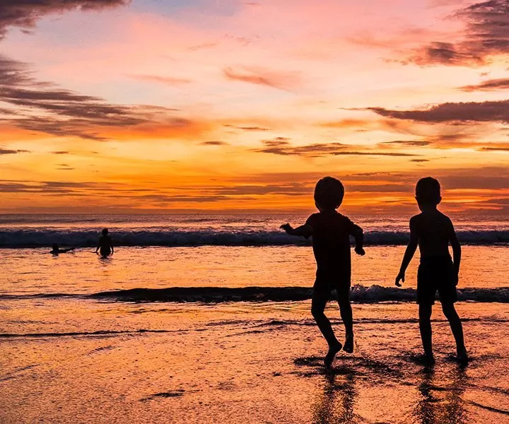 Family-friendly holidays & safaris