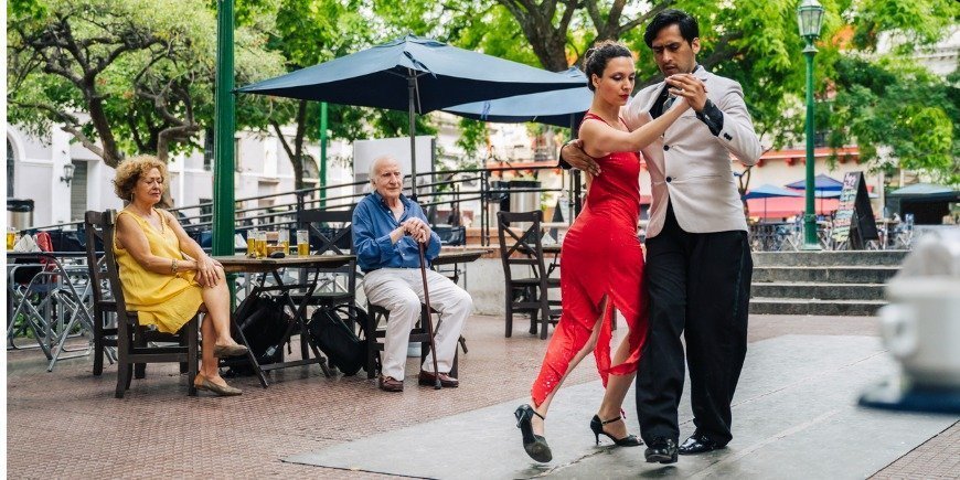 Young couple dancing the tango in San Telmo