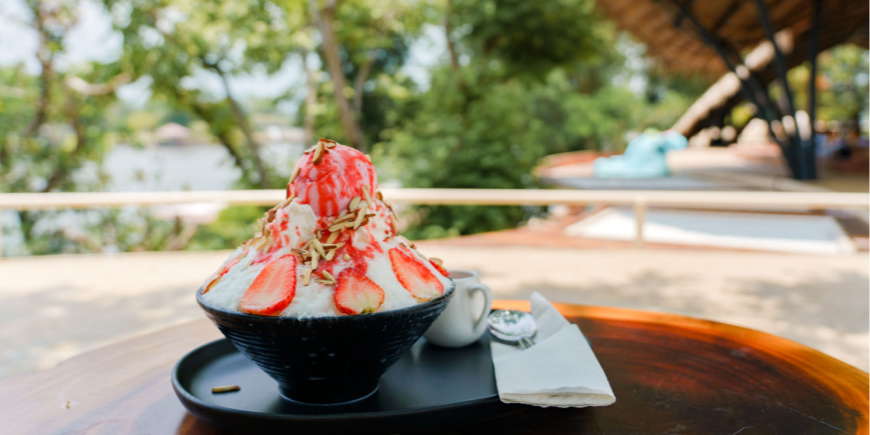 Shaved ice with strawberries at a café 