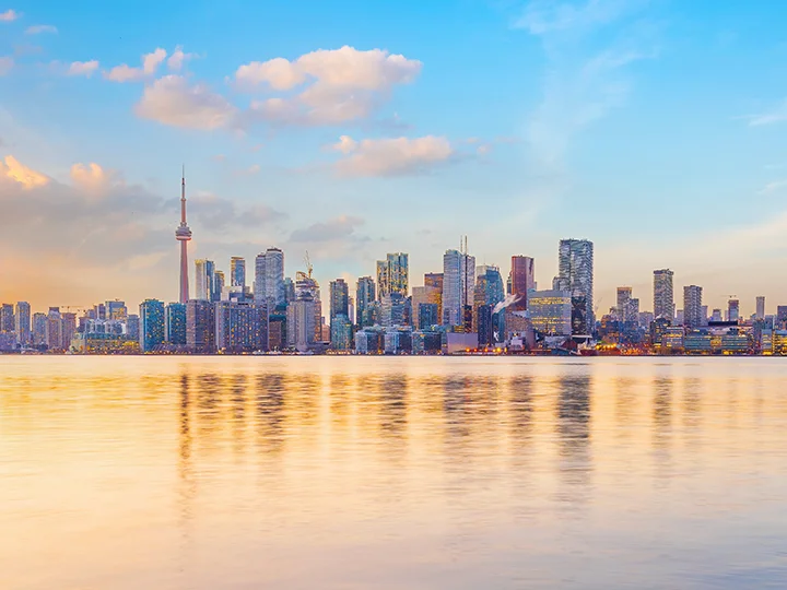 Eastern Canada by train: iconic cities & Niagara Falls