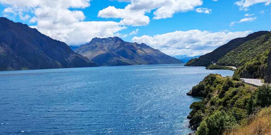 Beautiful view of lake and mountains in New Zealand