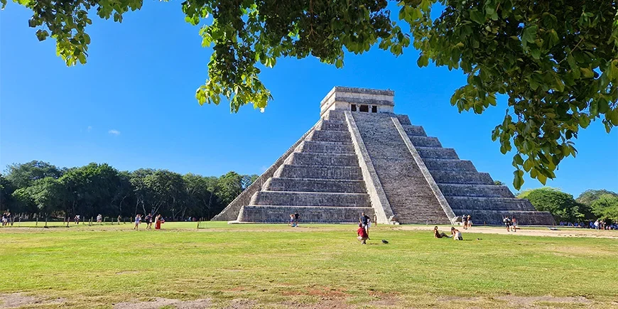 A sunny day at Chichén Itzá
