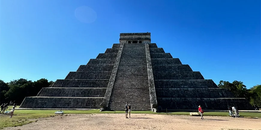 Blue sky above Chichén Itzá in Mexico