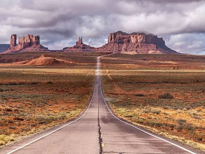 The scenic route to Monument Valley in Utah, USA