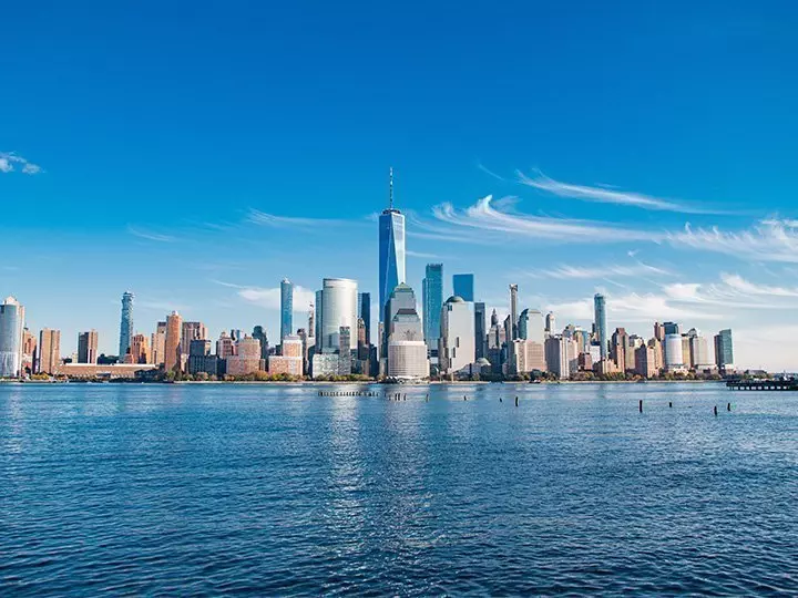 The New York skyline on a cloudless day