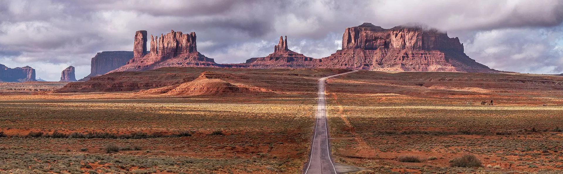 The scenic route to Monument Valley in Utah, USA