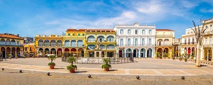 Plaza Vieja in Havana, Cuba